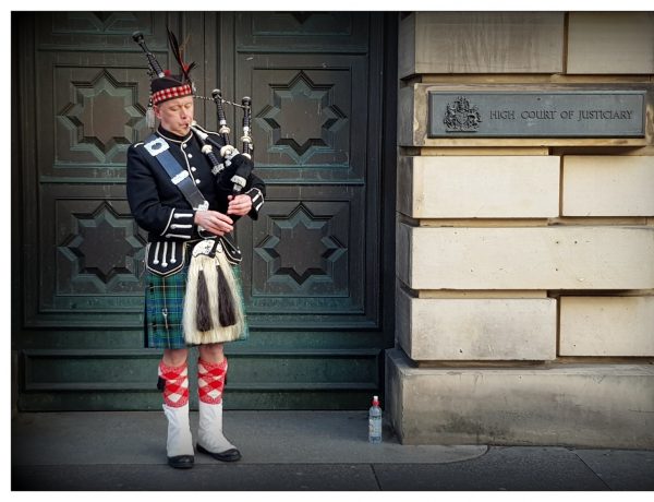 EDINBURGH, HOP ON HOP OFF by Ivica Juresa