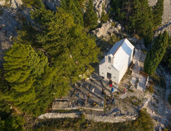 Tri uzbudljive šetnje zbog kojih ćete se zaljubiti u selo Kotišina pored Makarske